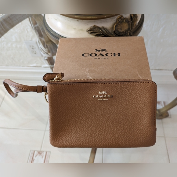 Coach Wrist Purse, Brown Color NWT, Small Purse - Picture 8 of 8